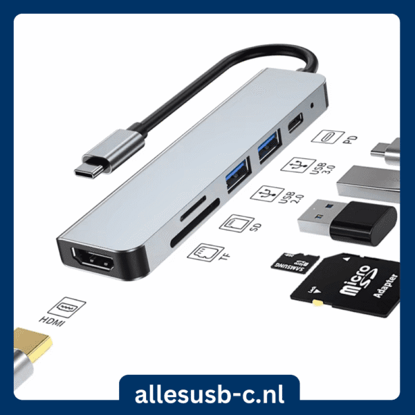 Zilveren 6-in-1 USB-C adapter met labels voor HDMI, USB 3.0, USB 2.0, SD/TF kaartlezers en PD oplaadpoort.