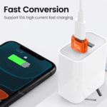 Adapter aangesloten op muurlader voor opladen telefoon 10A