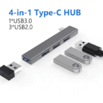 Grijze langwerpige USB-C hub met één blauwe USB 3.0 poort en drie zwarte USB 2.0 poorten.