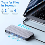 USB-C hub aangesloten op een laptop voor snelle 5Gbps dataoverdracht via USB-A en USB-C poorten