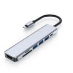 Grijze 7-in-1 USB C hub en Type C adapter met Thunderbolt 3 dock compatibiliteit.