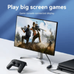 Gaming setup met PS4 controller en monitor waarop een shooter game wordt gespeeld via HDMI naar VGA
