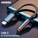 NIERBO USB-C naar 3.5mm jack adapter aangesloten op smartphone