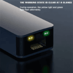 Close-up van de ethernetpoort met knipperende gele en groene lampjes, tekst "The working state is clear at a glance"