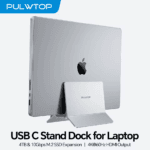 Zilveren PULWTOP USB-C verticale laptop standaard dock met 4K HDMI en M.2 SSD uitbreiding.