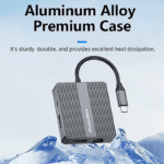 De Blueendless hub afgebeeld op ijsblokjes om de superieure warmteafvoer en duurzaamheid van de aluminium behuizing te symboliseren.
