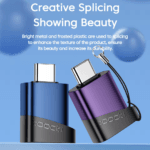 Twee Toocki USB-C adapters in blauw en paars naast elkaar, tonen materiaalafwerking