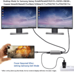 Samsung smartphone verbonden met monitor in Desktop Modus (DeX) via de adapter, met stroomtoevoer.