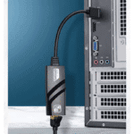 SB naar ethernet adapter aangesloten op een USB-poort aan de achterkant van een desktop PC