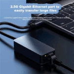 USB-C adapter aangesloten op laptop, tekst "2.5G Gigabit Ethernet port to easily transfer large files"