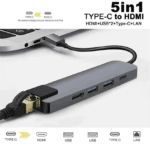 Zijaanzicht van USB-C hub aangesloten op laptop met HDMI USB en LAN poorten