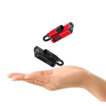 Zwarte en rode 2-in-1 USB-C adapters zwevend in de lucht