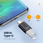 USB-stick verbonden met adapter voor dataoverdracht USB naar Type-C