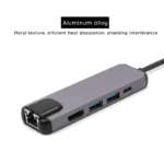 Grijze aluminium behuizing van een USB-C hub voor optimale warmteafvoer en duurzaamheid.