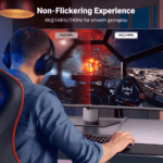 Gamer die geniet van een flikkervrije ervaring op 4K 240Hz met een professionele monitorverbinding.