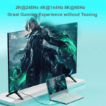 Gaming monitor met een karakter uit een spel, toont vloeiend beeld zonder haperingen