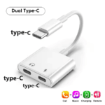 Close-up van witte adapter met twee vrouwelijke USB-C poorten voor audio en stroom