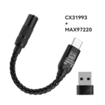 Geïsoleerde foto van de zwarte dual-chip adapter met gevlochten kabel en USB-A converter